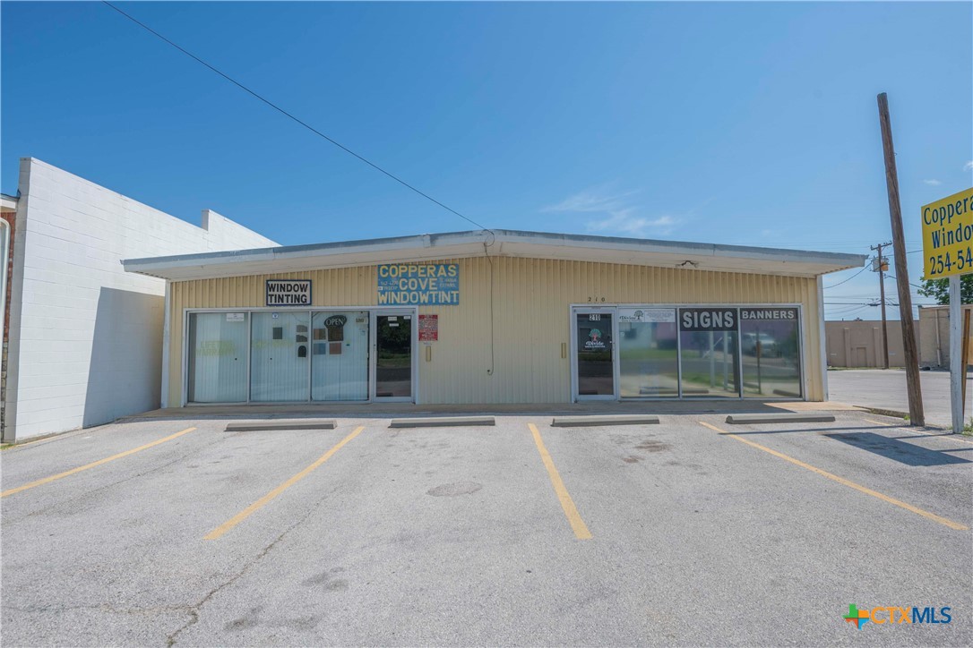 210-212 W Avenue E Property Photo 4