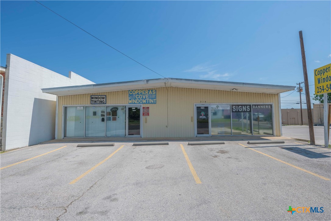 210-212 W Avenue E Property Photo 5