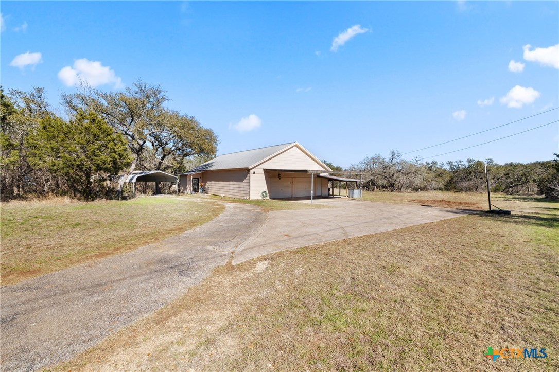 322 Oakwood Loop Property Photo 2