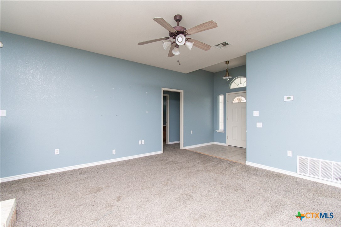 5204 Southern Crossing Drive Property Photo 4