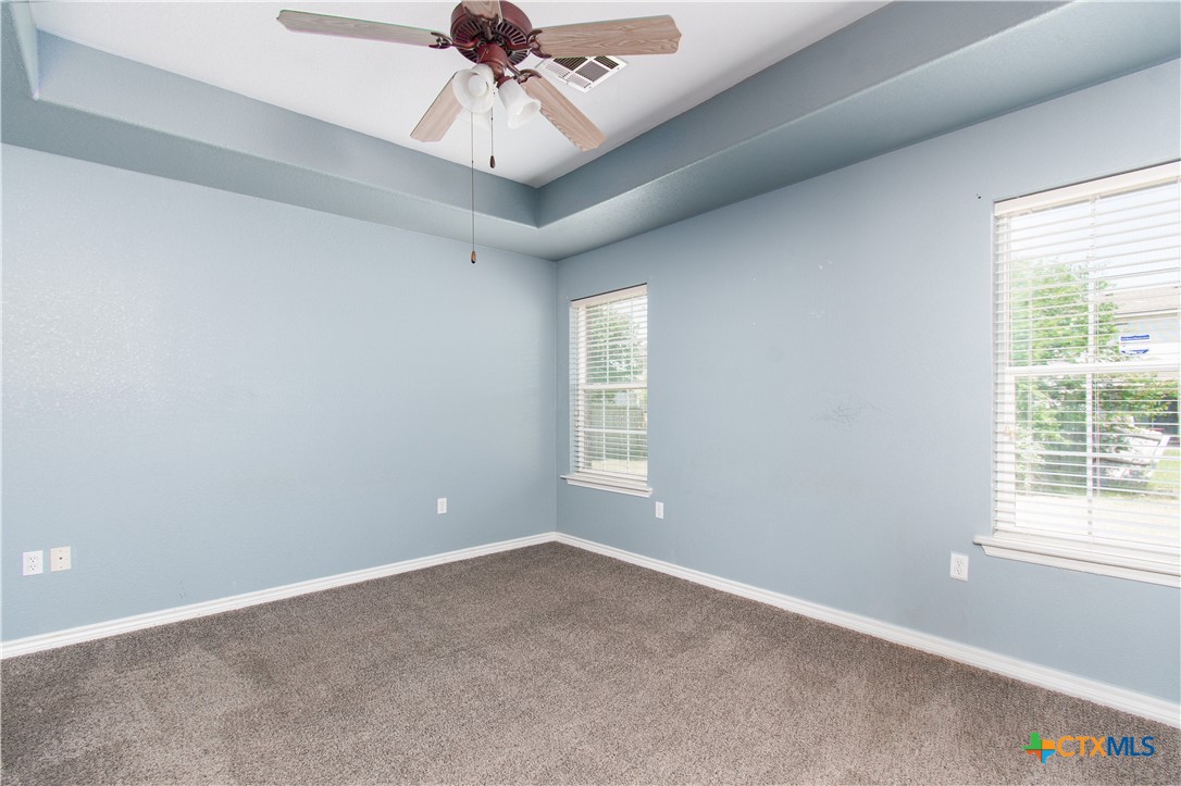 5204 Southern Crossing Drive Property Photo 7