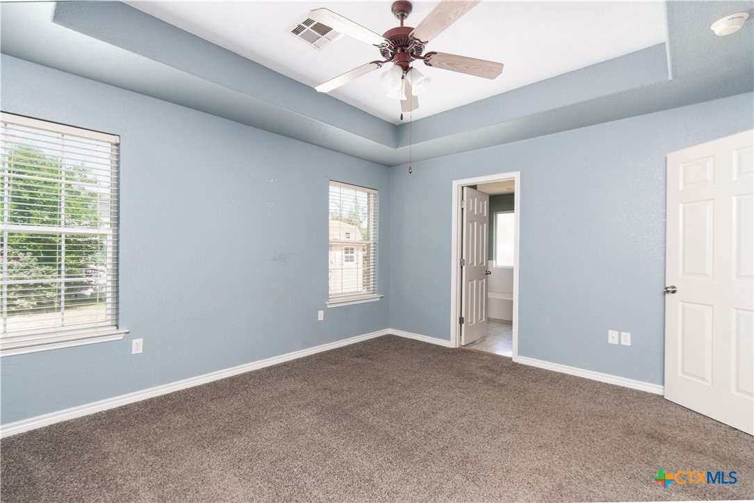 5204 Southern Crossing Drive Property Photo 8