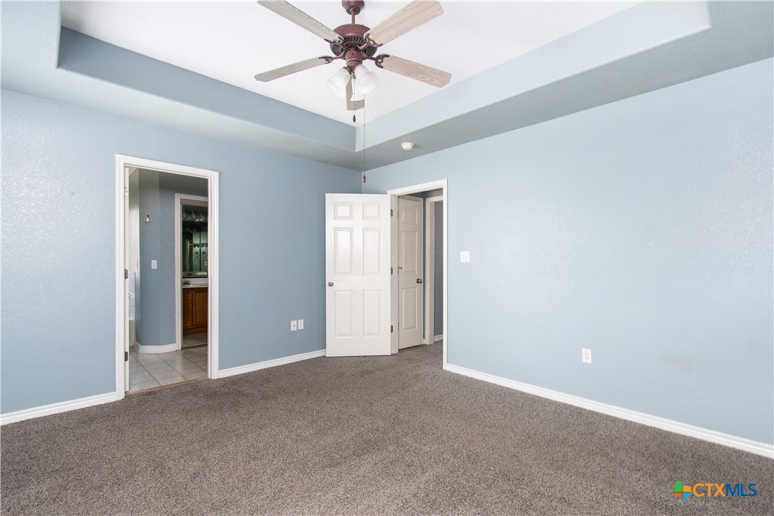 5204 Southern Crossing Drive Property Photo 9