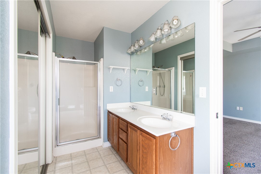 5204 Southern Crossing Drive Property Photo 11