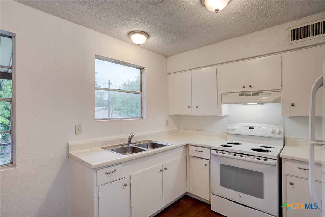 748 Old Martindale Road Property Photo 4
