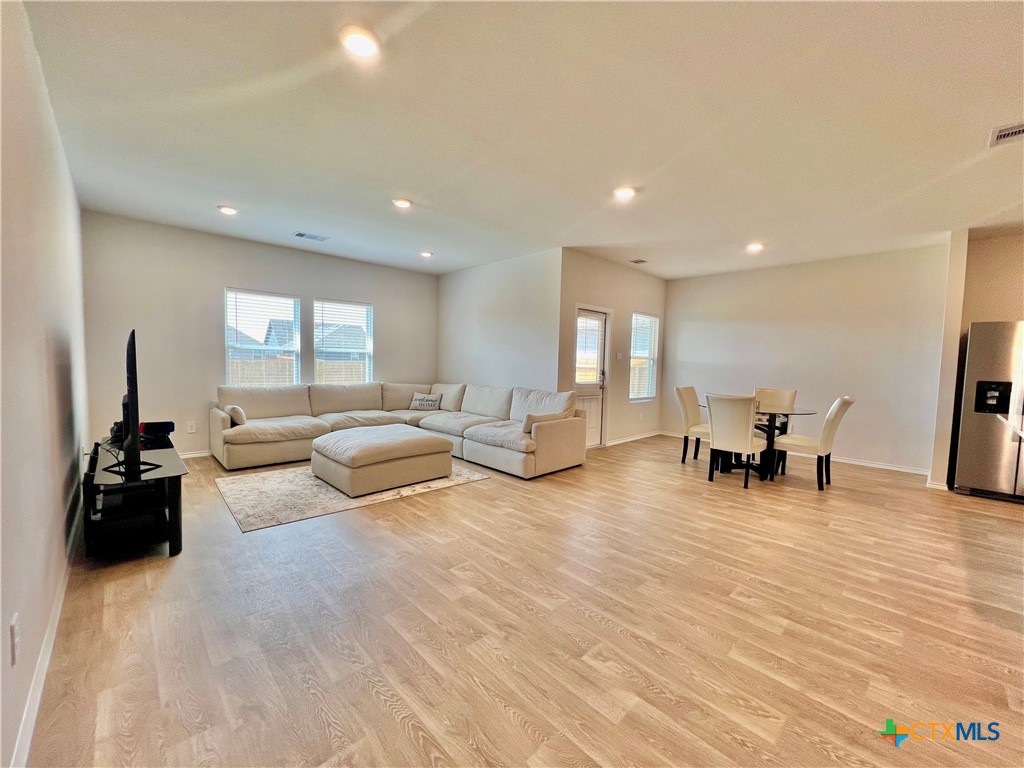 1708 Violeteared Way Property Photo 5