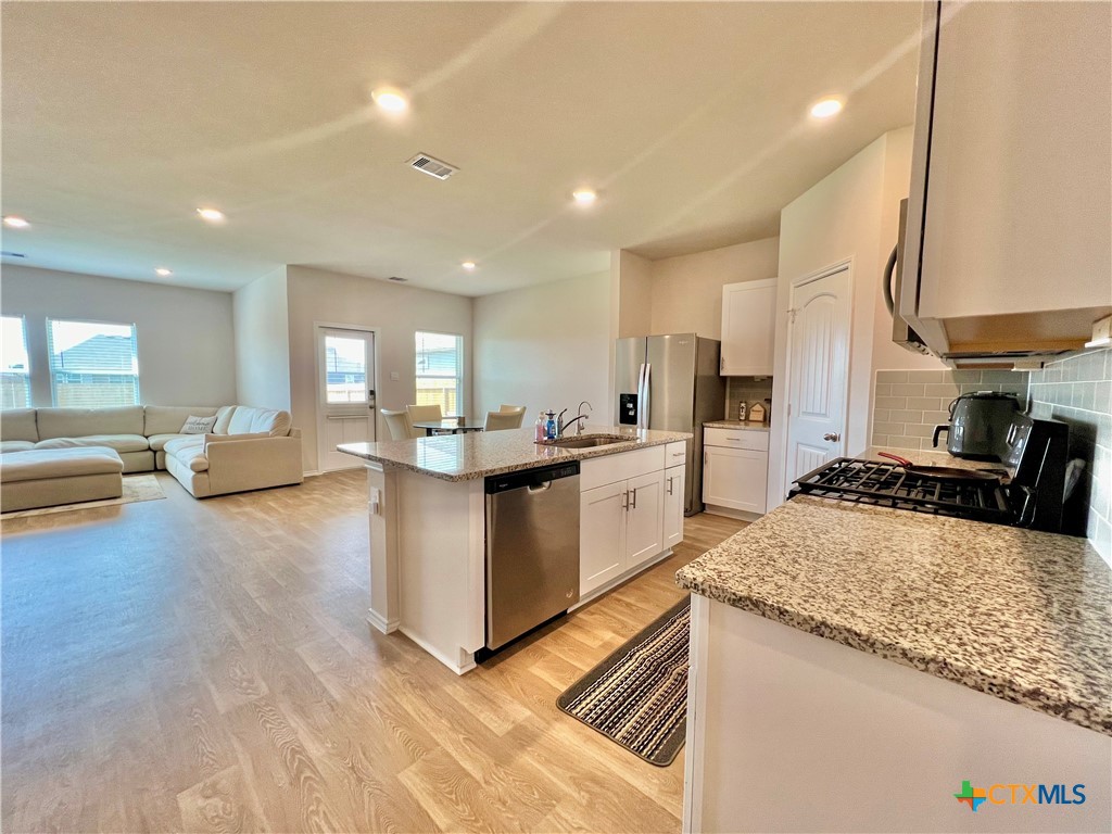 1708 Violeteared Way Property Photo 10