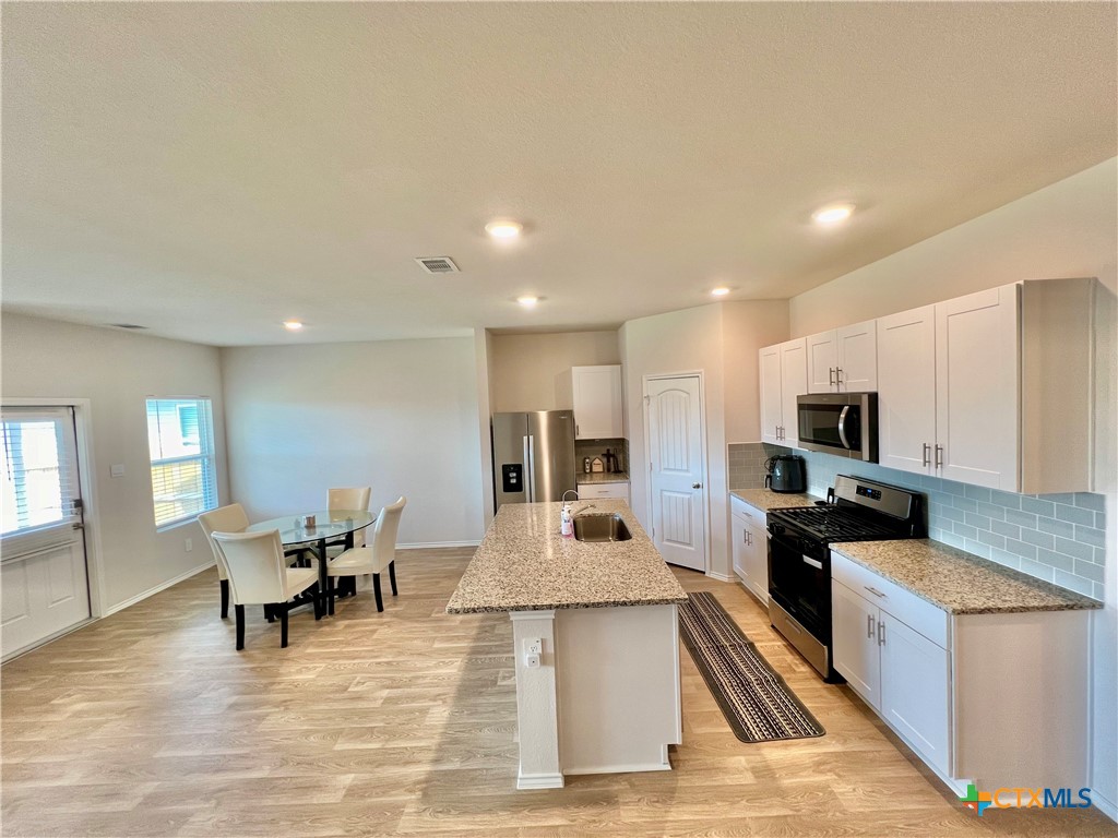1708 Violeteared Way Property Photo 15