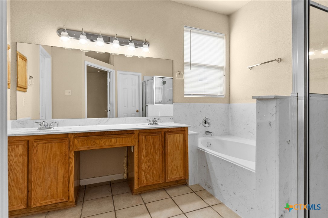 118 Lone Shadow Drive Property Photo 16