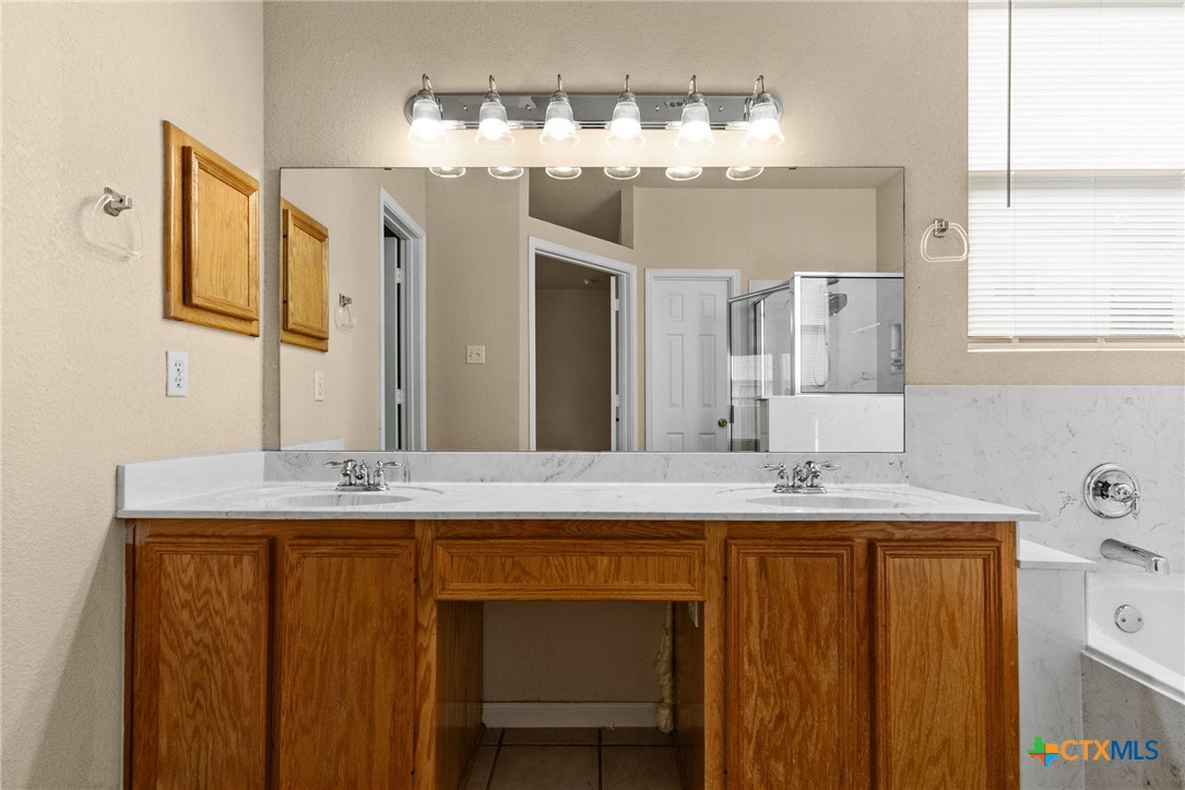118 Lone Shadow Drive Property Photo 17