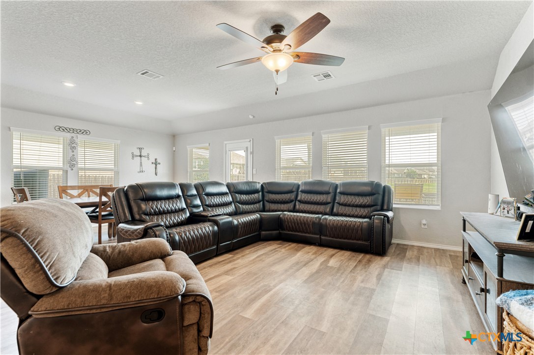 2946 Daisy Meadow Property Photo 11