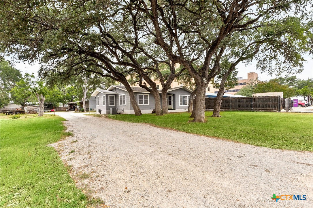 571 N Houston Avenue Property Photo 3