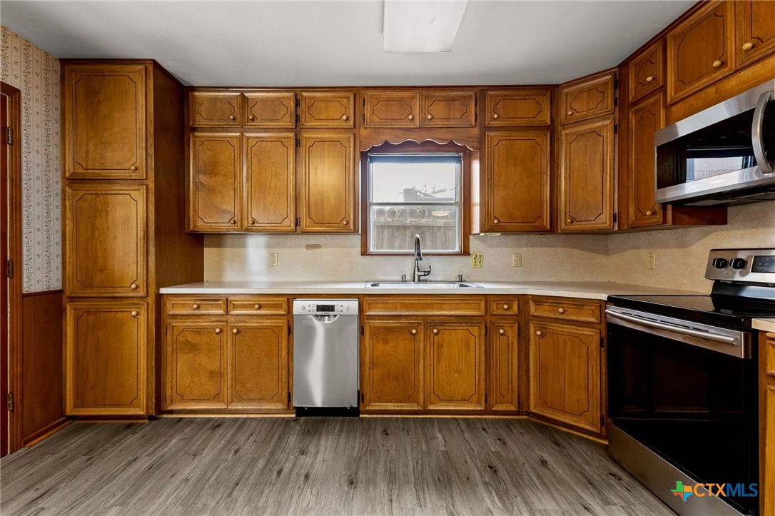 571 N Houston Avenue Property Photo 8