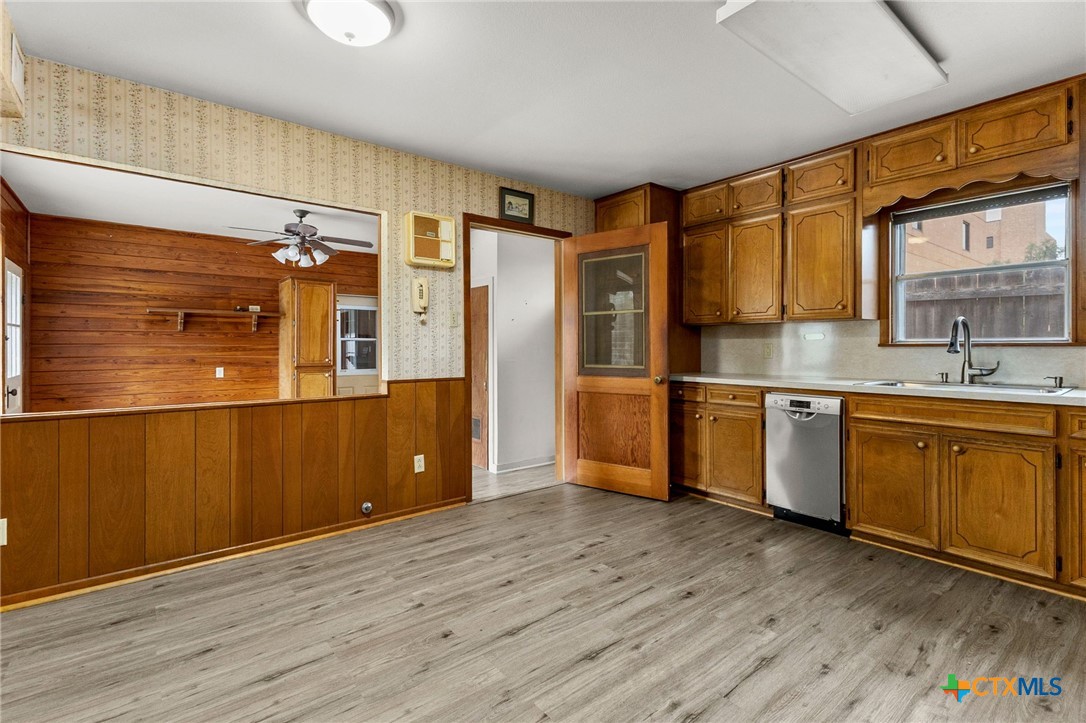 571 N Houston Avenue Property Photo 9