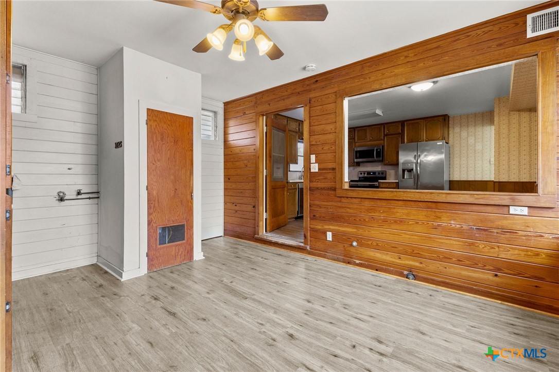 571 N Houston Avenue Property Photo 10