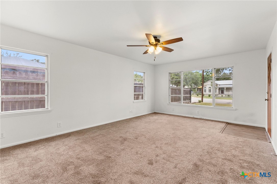 571 N Houston Avenue Property Photo 13