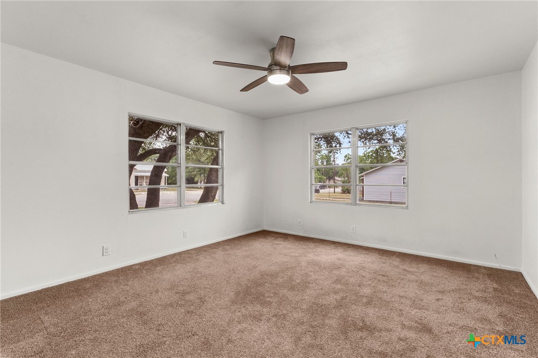 571 N Houston Avenue Property Photo 14
