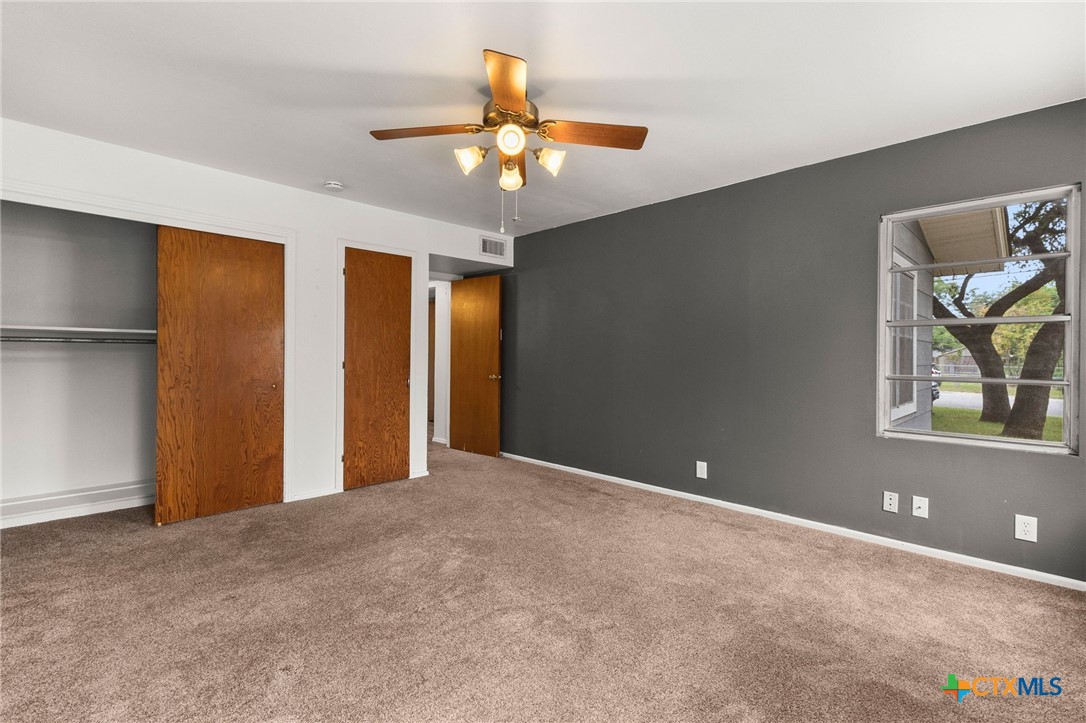 571 N Houston Avenue Property Photo 15