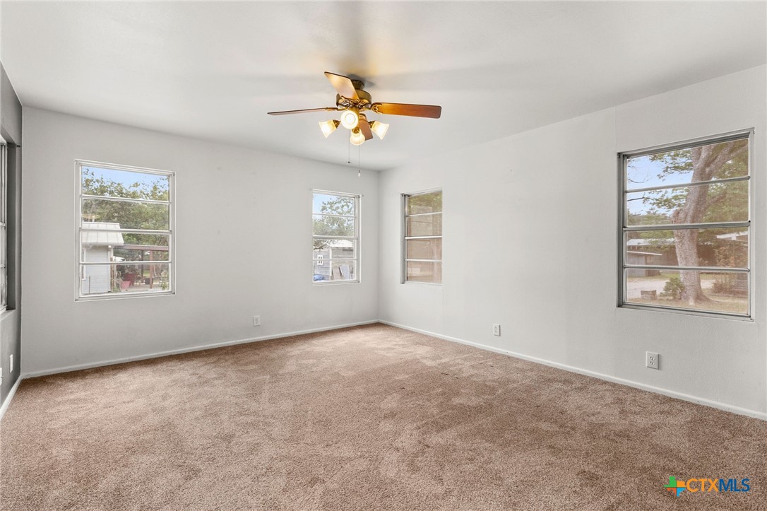 571 N Houston Avenue Property Photo 16
