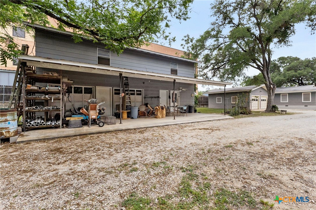 571 N Houston Avenue Property Photo 19
