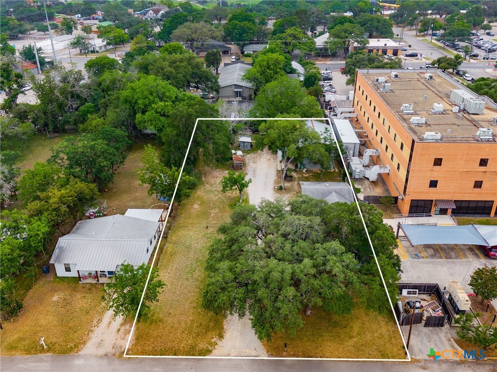 571 N Houston Avenue Property Photo 27