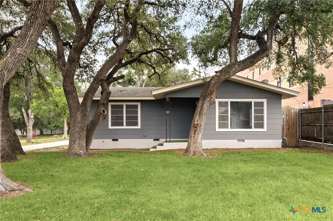571 N Houston Avenue Property Photo 3