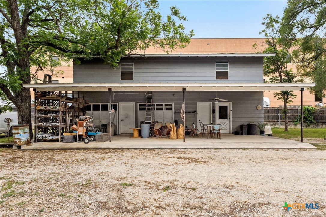 571 N Houston Avenue Property Photo 18