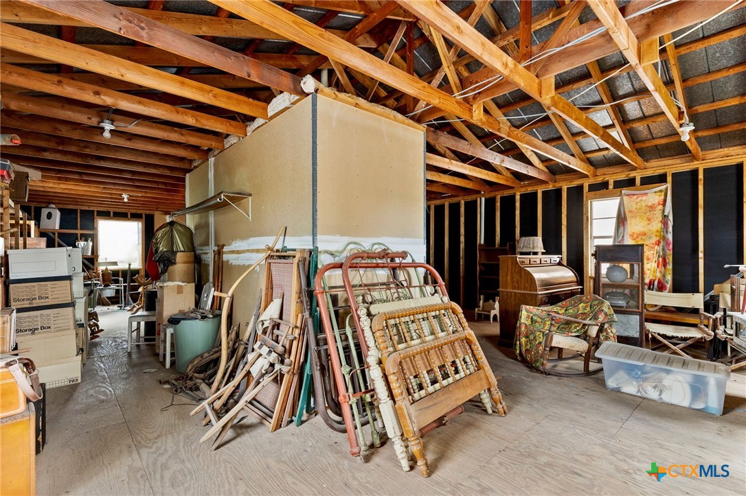 571 N Houston Avenue Property Photo 19