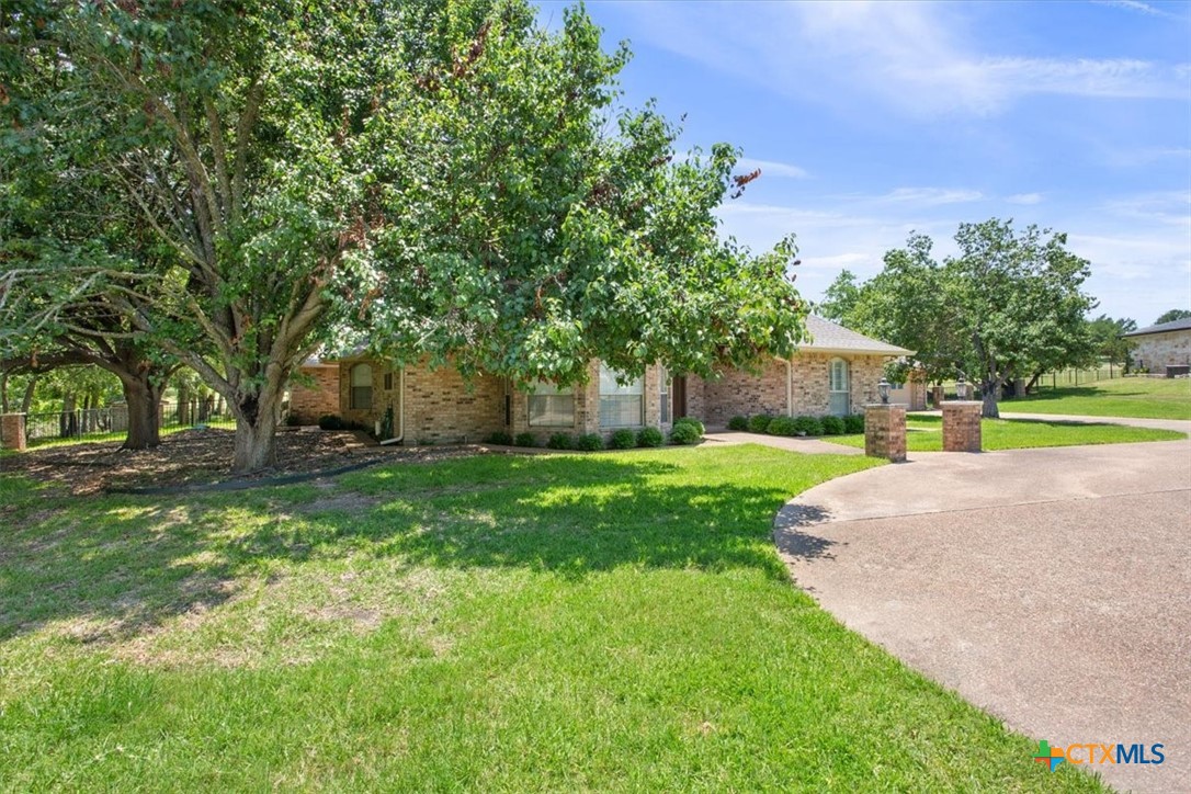 1204 Fairway Circle Property Photo 2