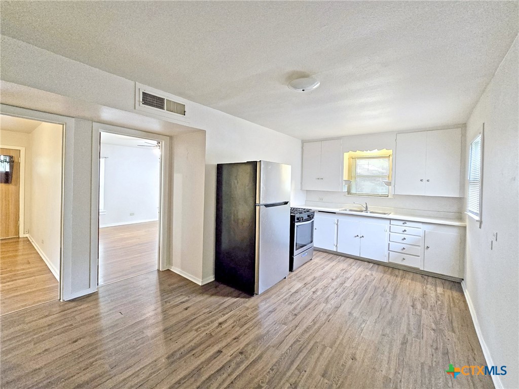 838 W Coll Street Property Photo 2