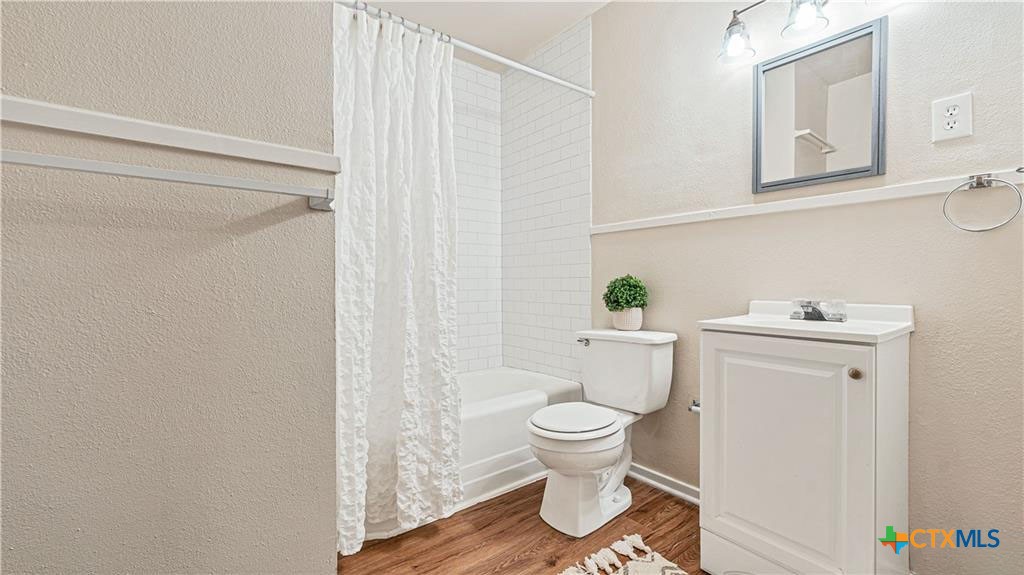838 W Coll Street Property Photo 3