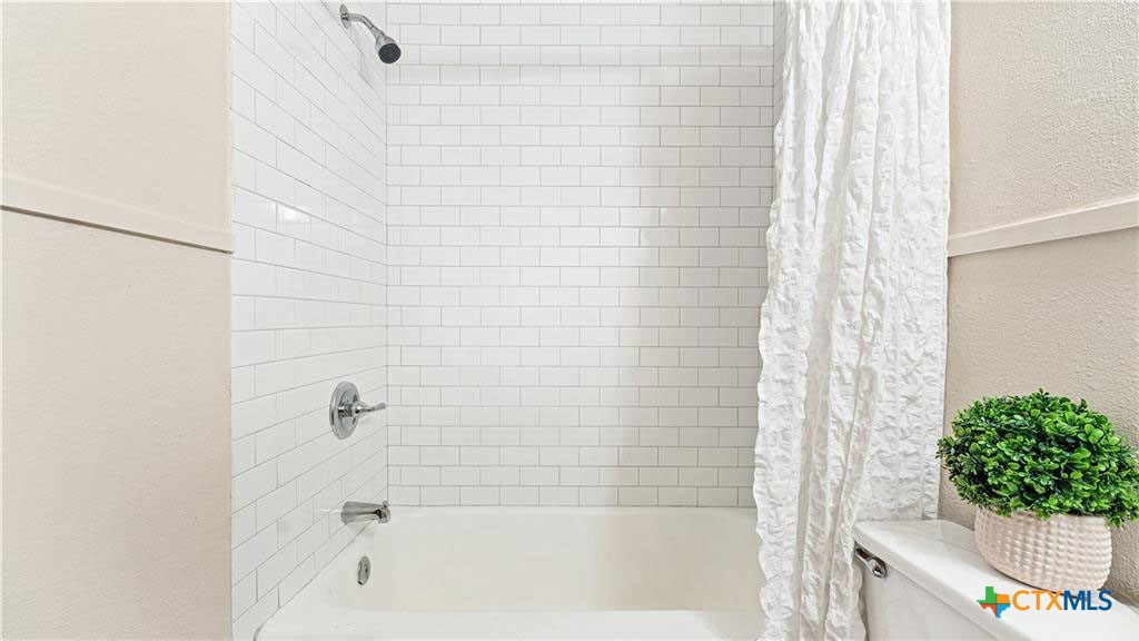 838 W Coll Street Property Photo 5