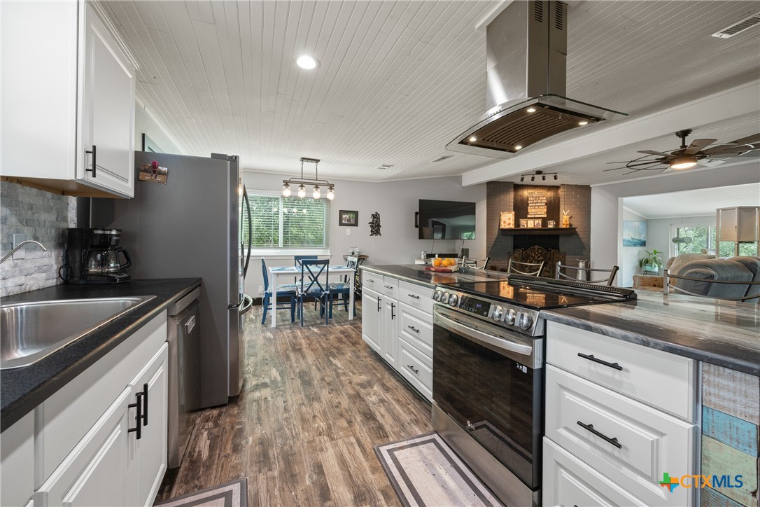 1215 Amanda Property Photo 4