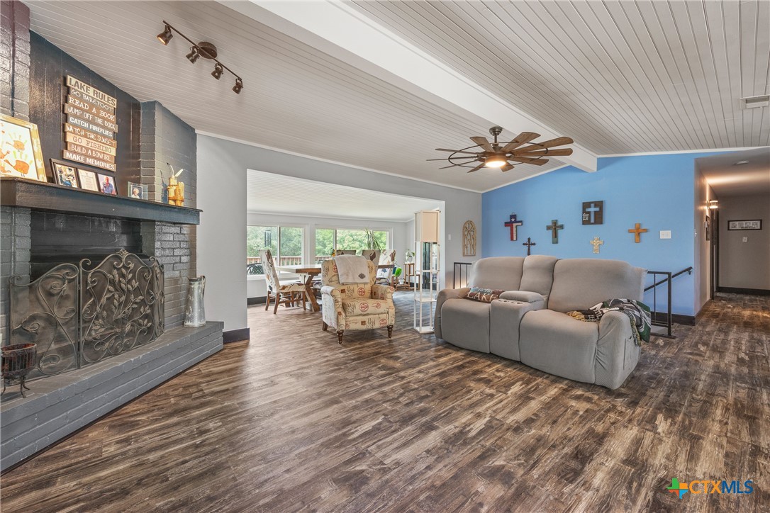 1215 Amanda Property Photo 5