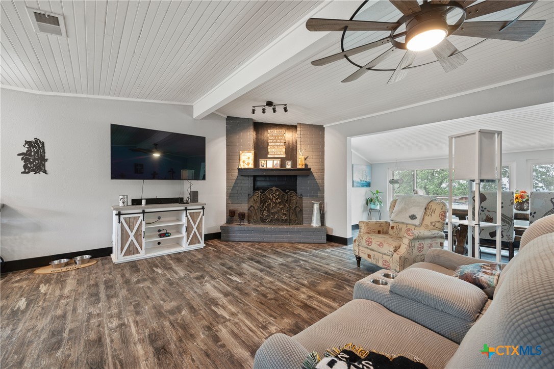 1215 Amanda Property Photo 6