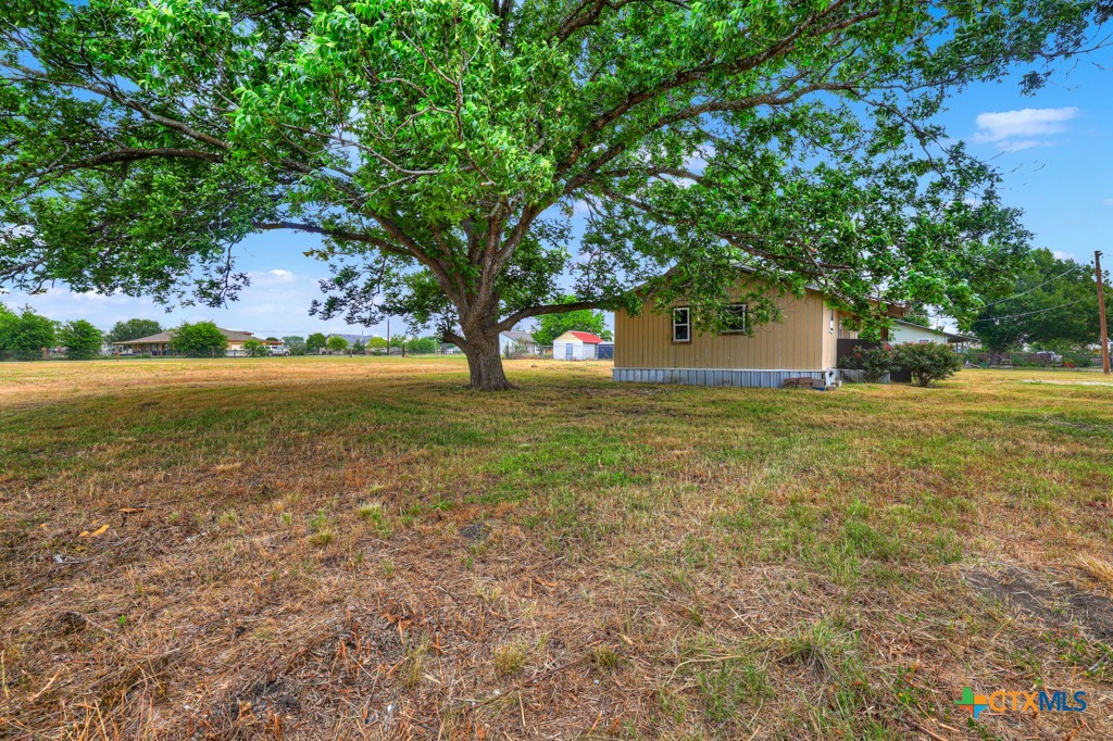 2100 Mathias Lane Property Photo 3