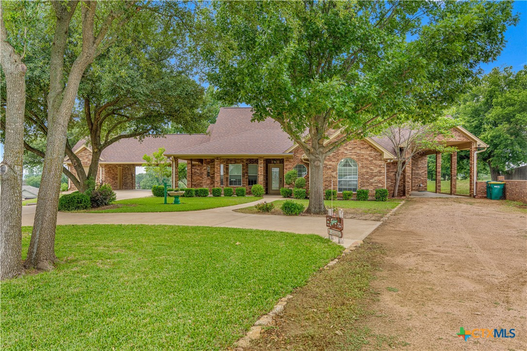 100 Wood Creek Drive Property Photo 2