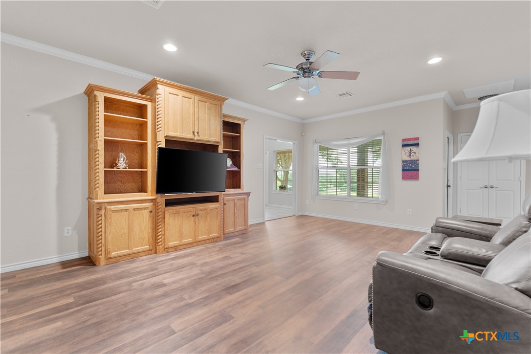 100 Wood Creek Drive Property Photo 13