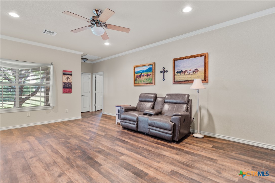 100 Wood Creek Drive Property Photo 14