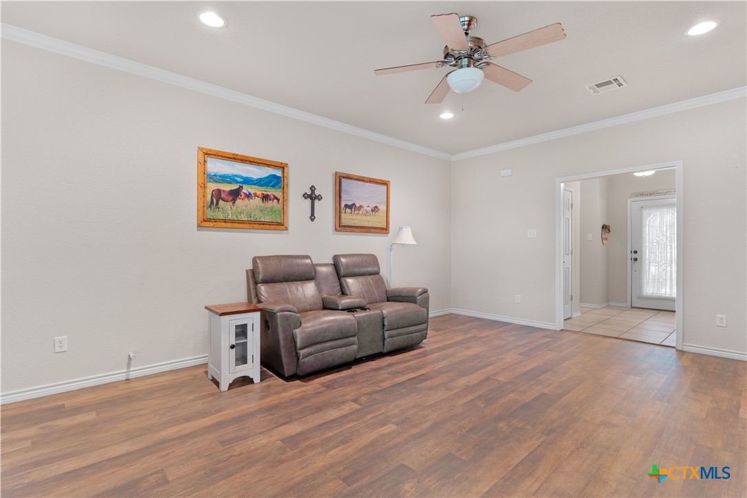 100 Wood Creek Drive Property Photo 15