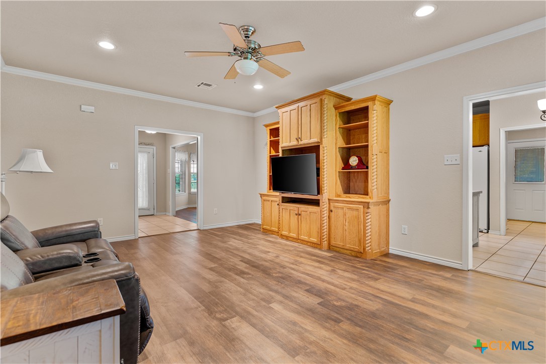 100 Wood Creek Drive Property Photo 16