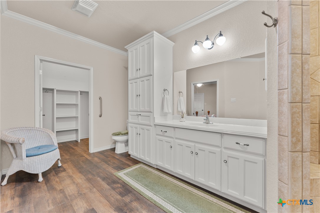 100 Wood Creek Drive Property Photo 32