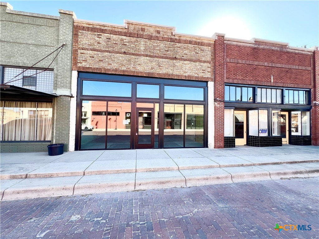 135 E Clark Street Property Photo 1