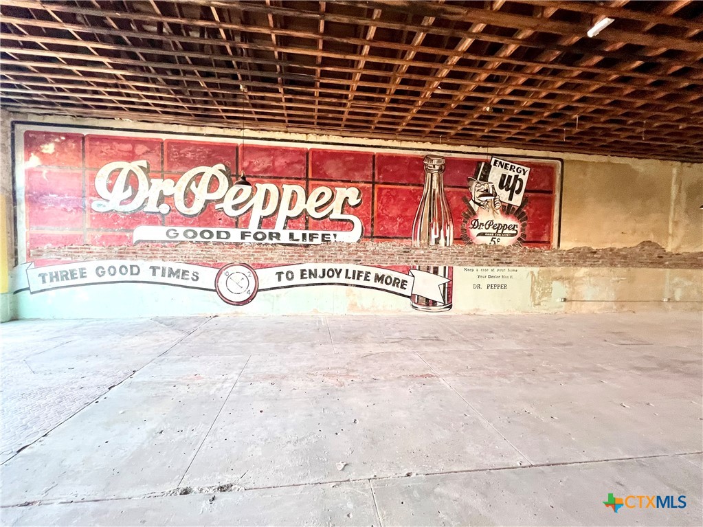 135 E Clark Street Property Photo 2