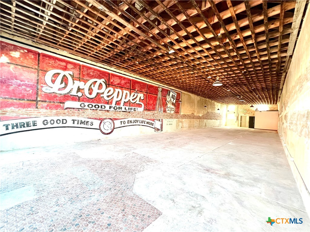 135 E Clark Street Property Photo 4