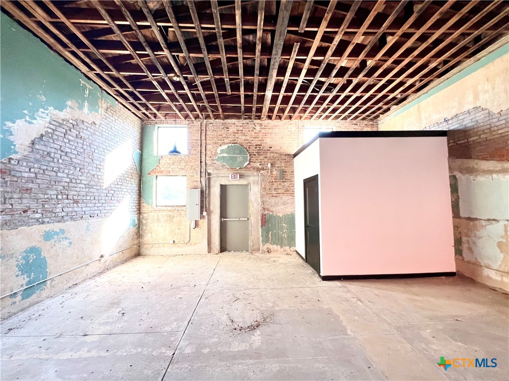 135 E Clark Street Property Photo 8