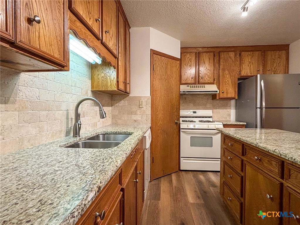 101 Maplewood 28 Property Photo 5