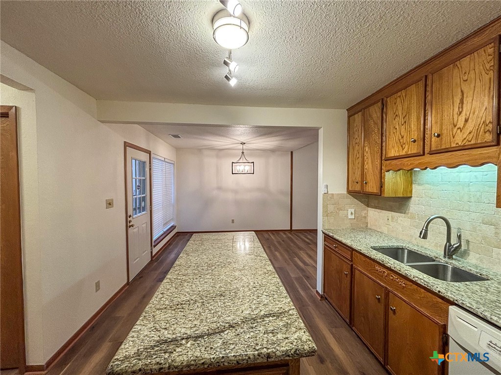 101 Maplewood 28 Property Photo 6