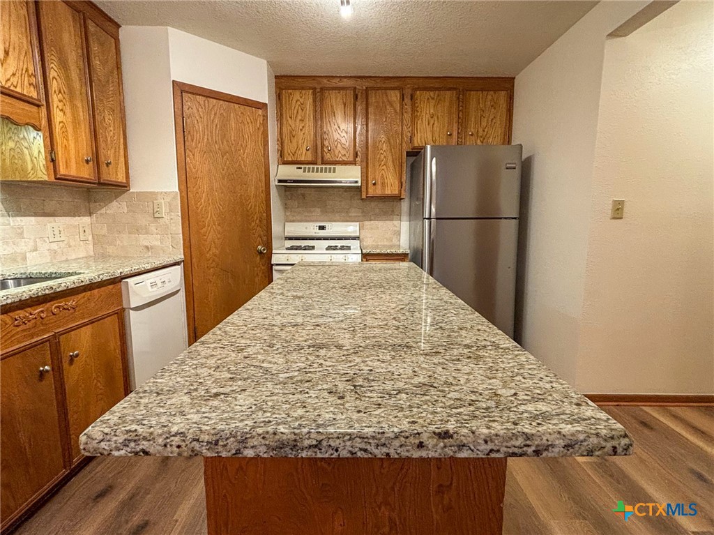 101 Maplewood 28 Property Photo 7