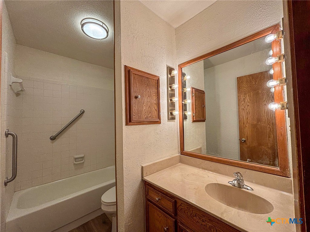 101 Maplewood 28 Property Photo 8